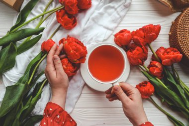 Bir fincan çay, üst görüş, günaydın konsept..