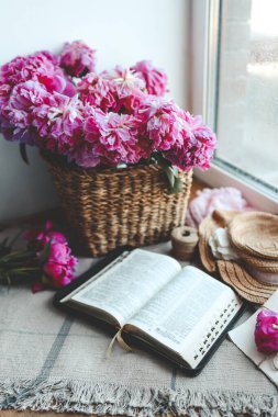 Evde sabahları İncil 'i aç..