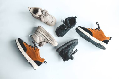 Çocuk ayakkabısı reklamı, düz manzara..