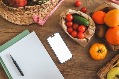 İzole edilmiş ekranlı telefon, uygulama, kilo kaybı ve sağlık konsepti için boşluk.