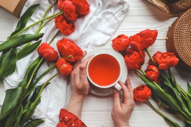 Bir fincan çay, üst görüş, günaydın konsept..