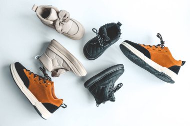 Çocuk ayakkabısı reklamı, düz manzara..