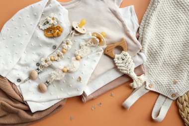 Yeni doğanlar için bebek aksesuarları, bebeği bekliyorlar..