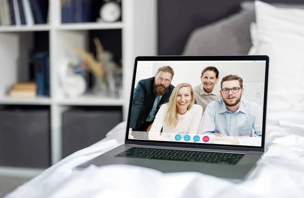 Laptop Med Företags Kontor Team Video Samtal Skärmen Stående Bekväm — Stockfoto
