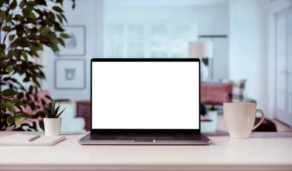 Nowoczesny Laptop Białym Ekranem Wymiany Kopii Przytulne Wnętrze Światła Domu Obrazy Stockowe bez tantiem