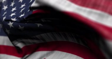 ABD bayrağının rüzgarda dalgalanan bisikletli arka planını kapatın, tam ekran yavaş çekim döngülü görüntüler