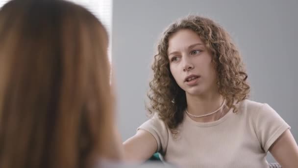 Curly Haired Woman Share Sad Story Friend Who Listen Attentively — Stock Video