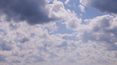 bulutlu mavi gökyüzü arkaplanı