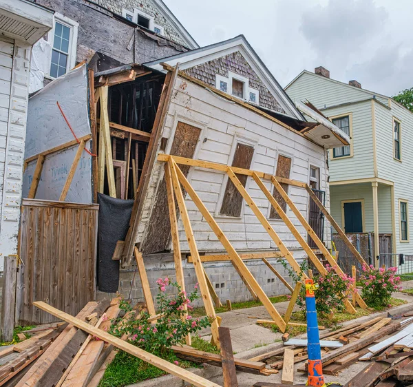 New Orleans Usa June 2020 Makeshift Wooden Support System Tenuously — 图库照片