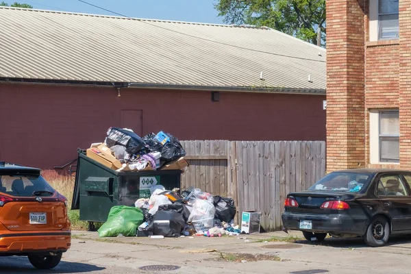 stock image NEW ORLEANS, LA, USA - MARCH 5, 2023: Overflowing trash dumpster next to an apartment complex