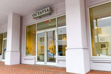 NEW ORLEANS, LA, ABD - 12 Kasım 2023: Cephanelik Bölgesi 'ndeki Octavia Sanat Galerisinin Önü
