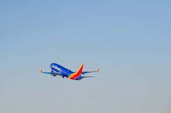 stock image NEW ORLEANS, LA, USA - APRIL 30, 2024: Southwest Airlines passenger jet takes off from Louis Armstrong International Airport