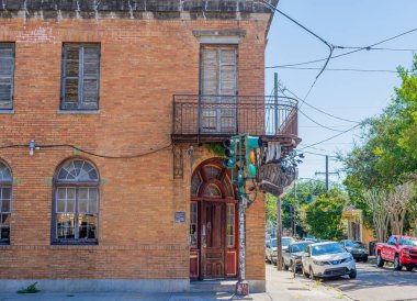 NEW ORLEANS, LA, ABD - 2 Ekim 2020: Mimi 's in the Marigny (orijinal konumu) Royal ve Franklin caddelerinin köşesinde