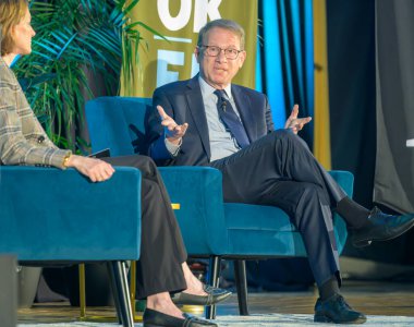 NEW ORLEANS, LA, ABD - 27 Mart 2025: The Atlantic Magazine 'in editörü Jeffrey Goldberg, Tulane Üniversitesi' nde düzenlenen New Orleans Kitap Festivali 'nde Gazeteci / Yazar Anne Appelbaum ile Signalgate skandalını tartıştı