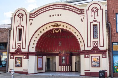 Memphis, TN, ABD - 1 Eylül 2021: Memphis şehir merkezindeki Beale Caddesi 'ndeki tarihi Daisy Tiyatrosu' nun Önü