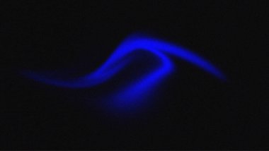 Soyut arkaplan taneli dokusu. Duvar kağıtları. Yatay arkaplan ile koyu mavi gradyan karışımı.