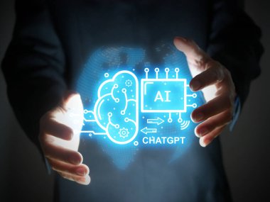 Bir iş adamının elinde Chatgpt 'in sanal bir grafiği var. Chatbot, yapay zekayla sohbet, yapay zeka, gelecekteki teknoloji dönüşümü. Ai teknolojisi.