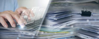 Belge Yönetim Sistemi (DMS): İşadamı, kağıt yığınlarını dijitalleştirerek kağıtsız hale getiriyor. Girişim Kaynak Planlama (ERP), E-belge yönetimi, çevrimiçi belge veritabanı, dijital dosya depolama
