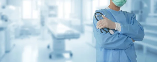 Een Arts Een Chirurg Die Een Stethoscoop Hand Houdt Tegen — Stockfoto