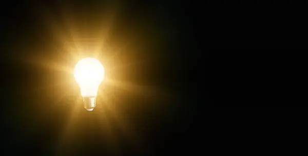 Светящаяся Лампочка Тёмном Фоне Представляет Собой Новые Идеи Инновации Творчество — стоковое фото