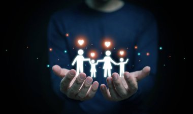 Holografik figürler tarafından yukarda gösterilen aile desteği ve sevgi kavramı, sağlık, güvenlik, sigorta, mutluluk ve güçlü aile ilişkilerini sembolize ediyor.