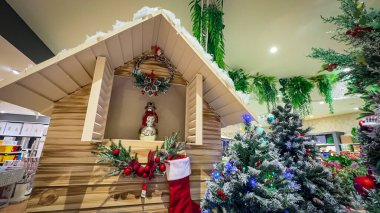 Noel ağacı ve süslemeler