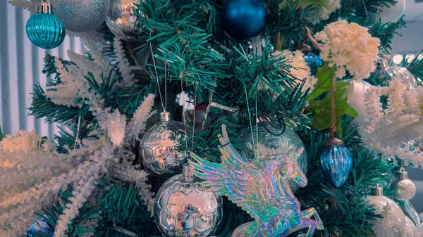 Χριστουγεννιάτικο Δέντρο Και Διακοσμήσεις — Φωτογραφία Αρχείου