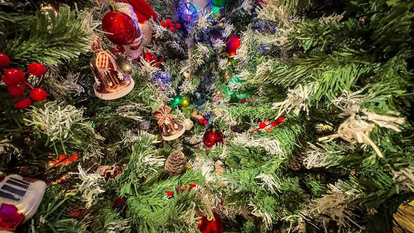 クリスマスツリーや飾り — ストック写真