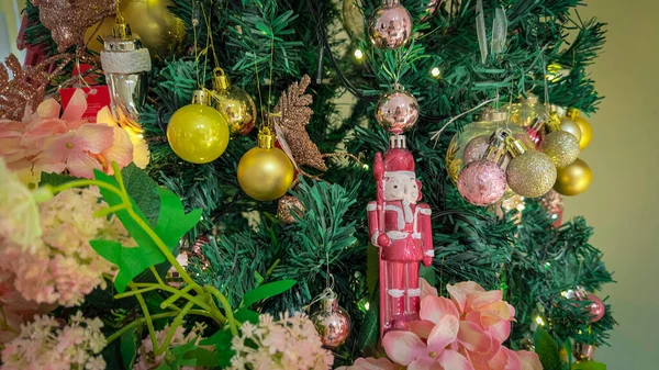 Árbol Navidad Decoraciones —  Fotos de Stock