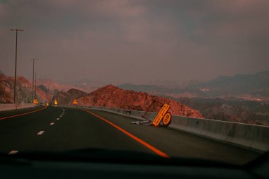 Khorfakkan dağ yolu, yol işareti