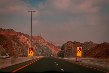 Khorfakkan dağ yolu, yol işareti