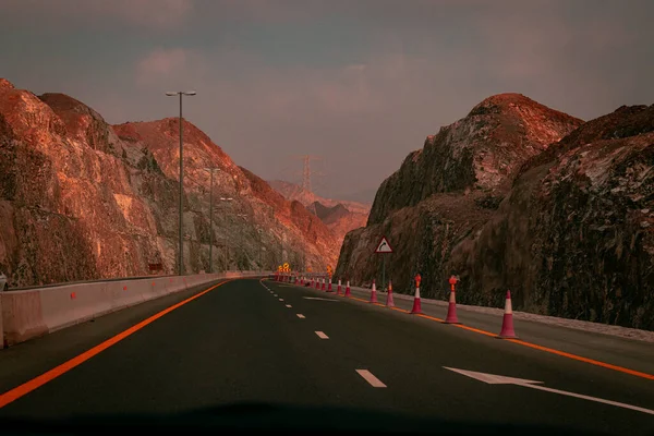 Ορεινός Δρόμος Khorfakkan Οδική Πινακίδα — Φωτογραφία Αρχείου