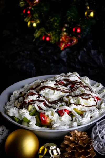 Gâteau Noël Avec Des Noix Des Épices Sur Fond Noir — Photo