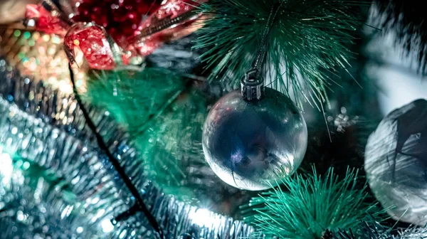 Різдвяна Ялинка Прикрасами Кульками — стокове фото