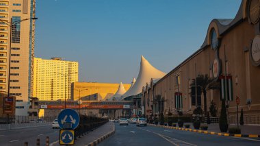 Sharjah, uae-june, 2022: Sahildeki modern binalar