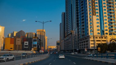 Sharjah, uae-june, 2022: Sahildeki modern binalar