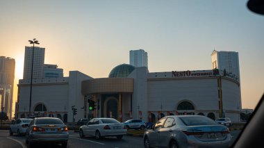 Sharjah, uae-june, 2022: Sahildeki modern binalar