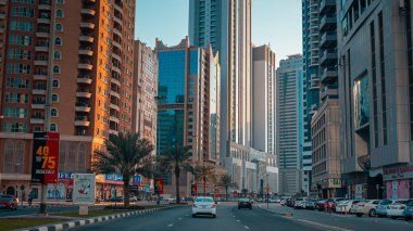 Sharjah, uae-june, 2022: Sahildeki modern binalar