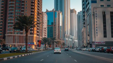 Sharjah, uae-june, 2022: Sahildeki modern binalar