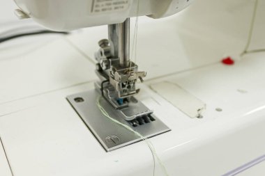 Dikiş makinesi, kapat.