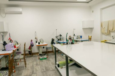 Modern bir hastanenin içinde.