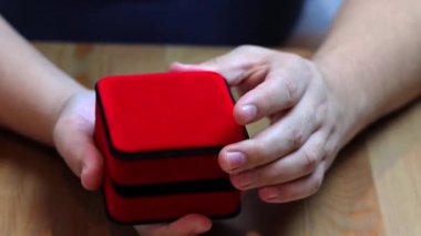 Kadın için Sevgililer günü hediye