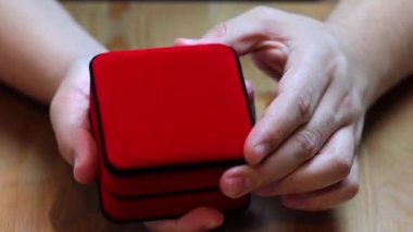 Kadın için Sevgililer günü hediye