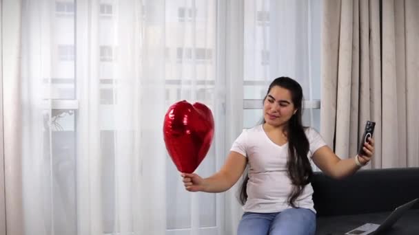 Woman Playing Heart Shaped Balloon Valentine Day — Stock Video