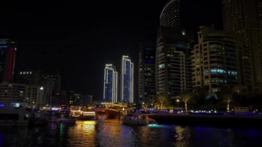 Şehrin gece manzarası