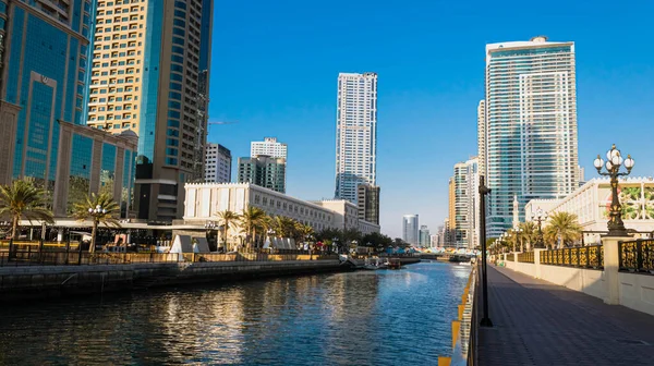 Dubai, uae-Kasım 2018: Miami, Florida şehir merkezindeki modern binalar.