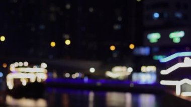 Çağdaş Gelecek Müzesi 'nin bir parçası olarak tavan ve duvarlarda Arapça kaligrafi. Yüksek kalite 4K görüntü. Yüksek kalite 4k görüntü