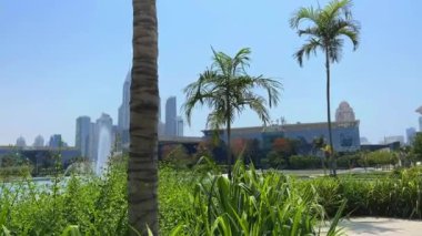 Dubai, Birleşik Arap Emirlikleri - Ocak 22: 00: 00 Dubai marinasının yüksek teknoloji parkından ve gökdelenlerden