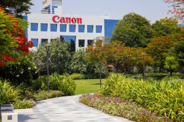 Dubai, UA- 25062023: Canon ofis binasının dışı. Yüksek kalite fotoğraf