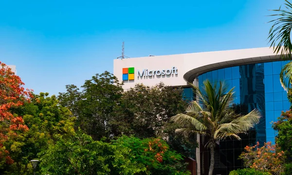 Dubai, UA- 25062023: Microsoft ofis binası. Yüksek kalite fotoğraf